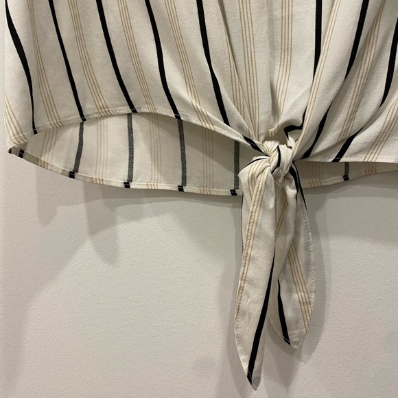 Socialite short sleeve blouse - Picture 3 of 4